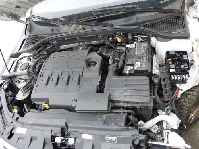 Skoda Octavia Combi 1.6 TDI 16V Skrotfordon (2020, WIT)