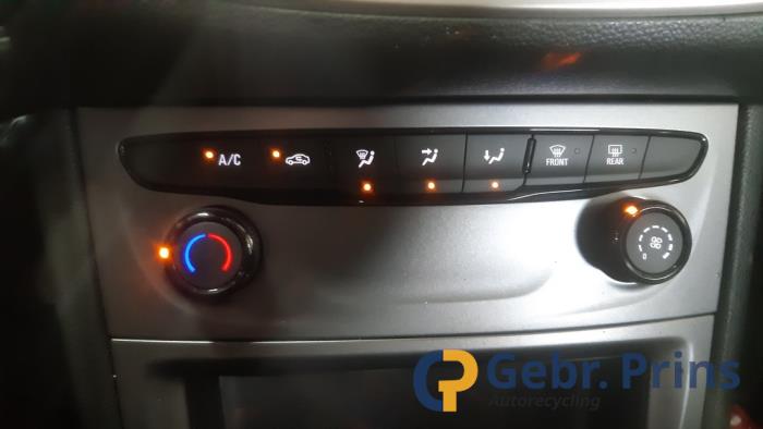 Opel Astra K 1.2 Turbo 12V Sloopvoertuig (2020, Metallic, Zilver)