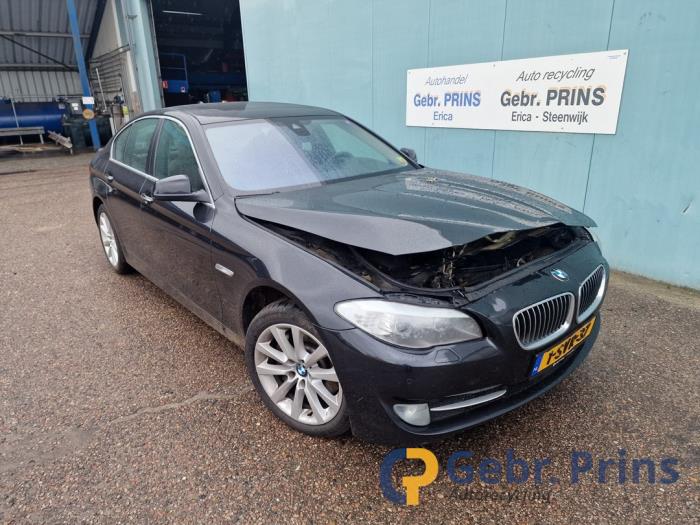 BMW 5 serie 525d xDrive 16V Skrotfordon (2013, ZWART)