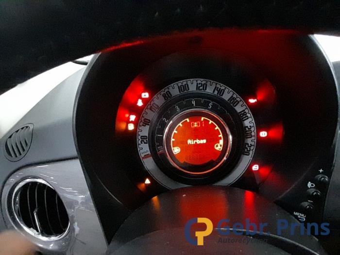 Fiat 500C 0.9 TwinAir 80 Skrotfordon (2016, GRIJS)