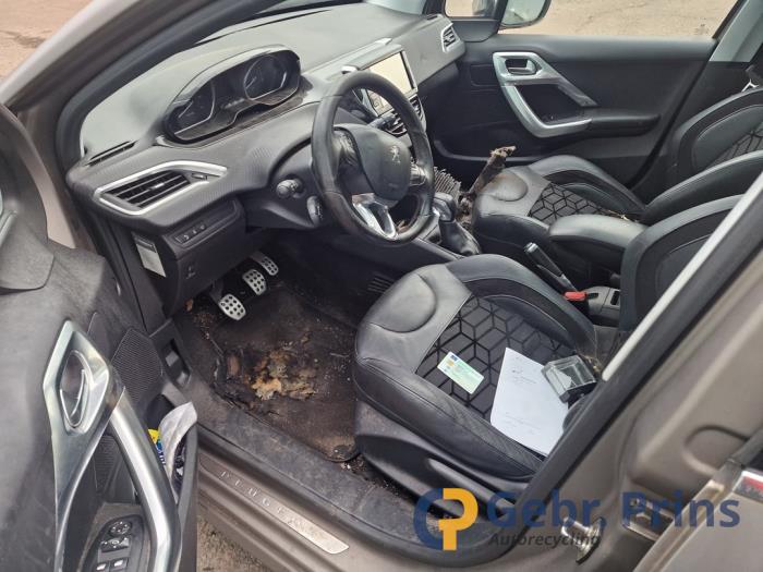 Peugeot 208 I 1.2 12V e-THP PureTech 110 Skrotfordon (2015, GRIJS)