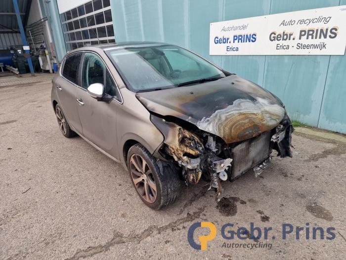 Peugeot 208 I 1.2 12V e-THP PureTech 110 Skrotfordon (2015, GRIJS)