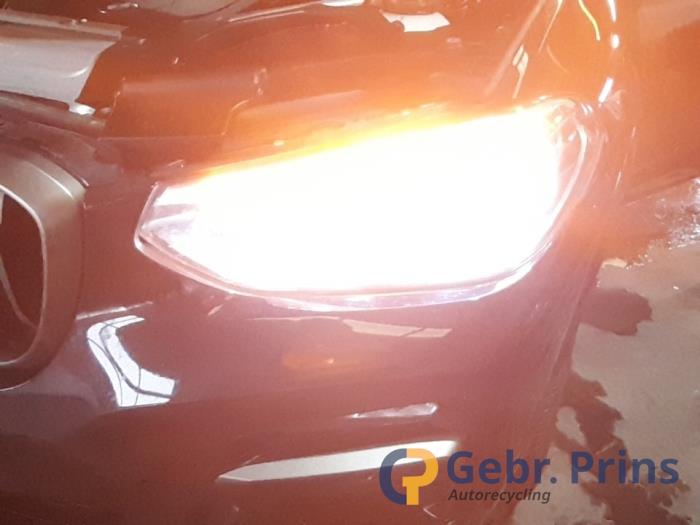 BMW X4 M40i 3.0 TwinPower Turbo 24V Skrotfordon (2021, DONKER BLAUW)