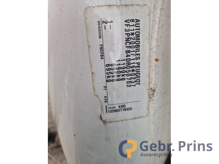 Peugeot 107 1.0 12V Skrotfordon (2013, WIT)