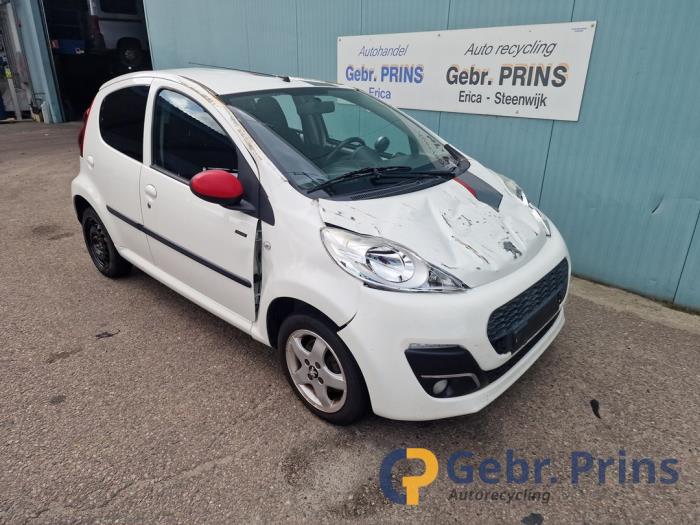 Peugeot 107 1.0 12V Skrotfordon (2013, WIT)