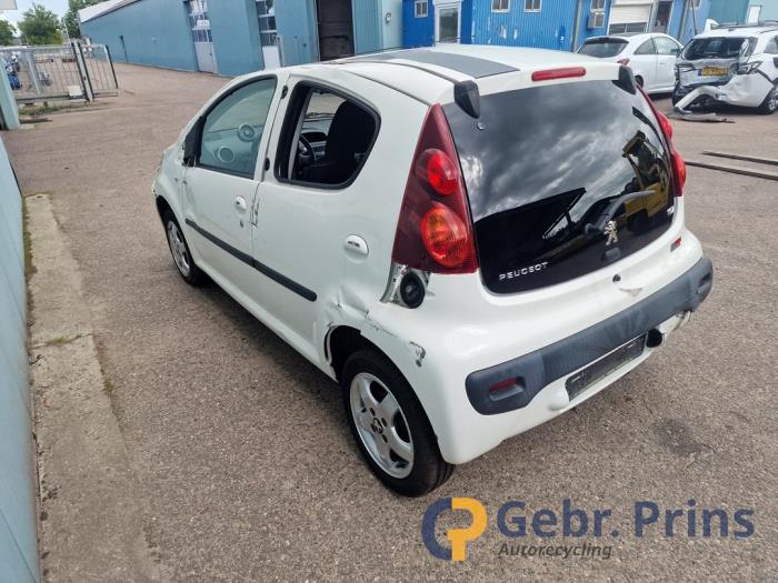 Peugeot 107 1.0 12V Skrotfordon (2013, WIT)