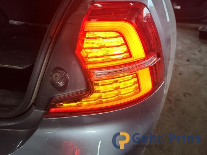 Volvo S60 III 2.0 T5 16V Skrotfordon (2019, GRIJS)