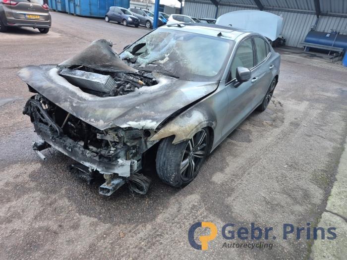 Volvo S60 III 2.0 T5 16V Skrotfordon (2019, GRIJS)