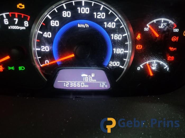 Hyundai i10 1.0 12V Sloopvoertuig (2016, Zwart)