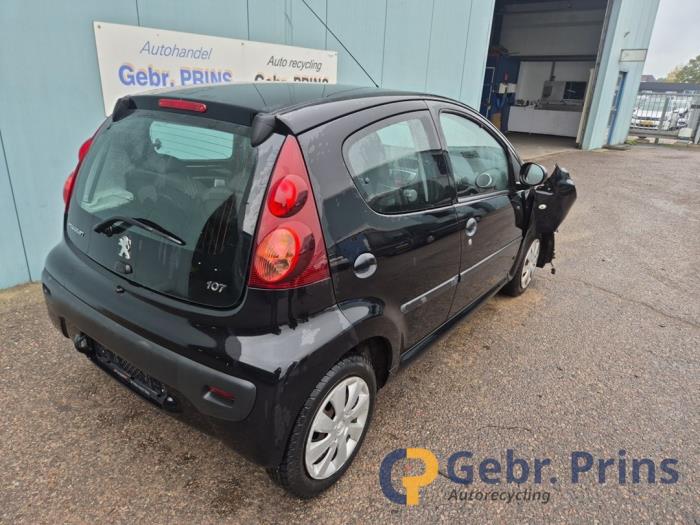 Peugeot 107 1.0 12V Skrotfordon (2012, ZWART)