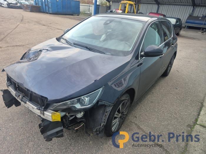 Peugeot 308 1.2 12V e-THP PureTech 130 Skrotfordon (2017, BLAUW)