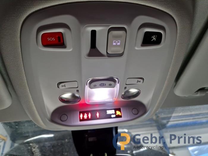 Peugeot 308 1.2 12V e-THP PureTech 130 Skrotfordon (2017, BLAUW)