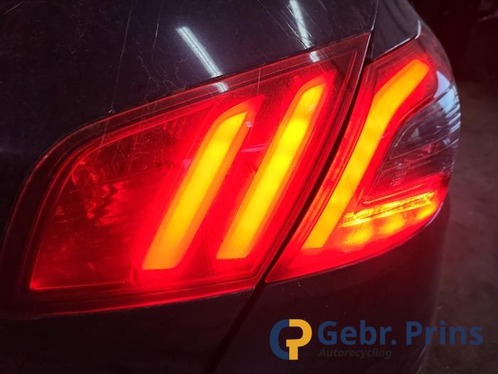 Peugeot 308 1.2 12V e-THP PureTech 130 Skrotfordon (2017, BLAUW)