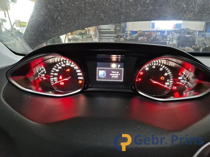 Peugeot 308 1.2 12V e-THP PureTech 130 Skrotfordon (2017, BLAUW)