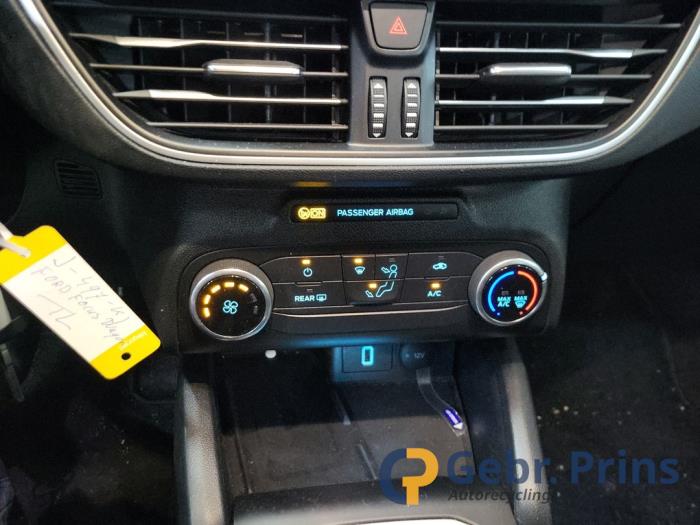 Ford Focus 4 Wagon 1.0 Ti-VCT EcoBoost 12V 100 Skrotfordon (2020, ZWART)