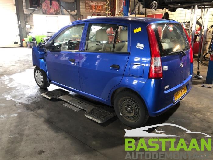 Daihatsu Cuore 1.0 12V DVVT Skrotfordon (2006, BLAUW)