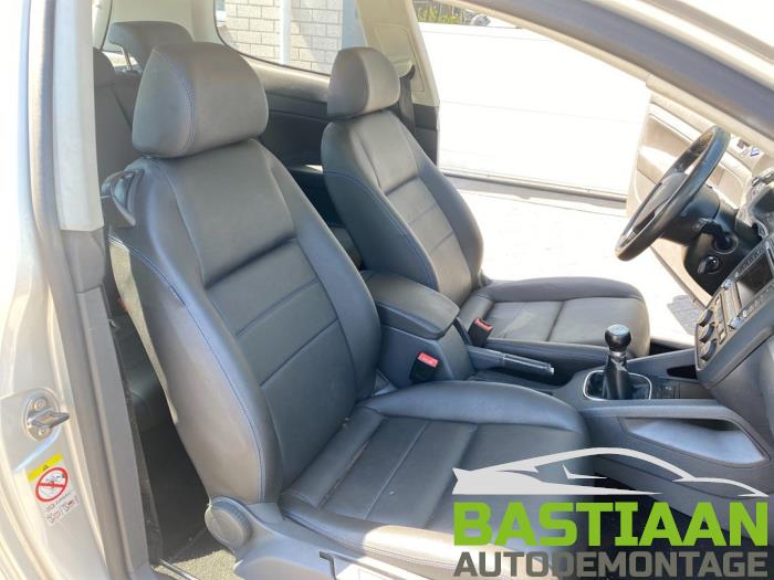 Volkswagen Golf V 1.6 FSI 16V Skrotfordon (2007, GRIJS)