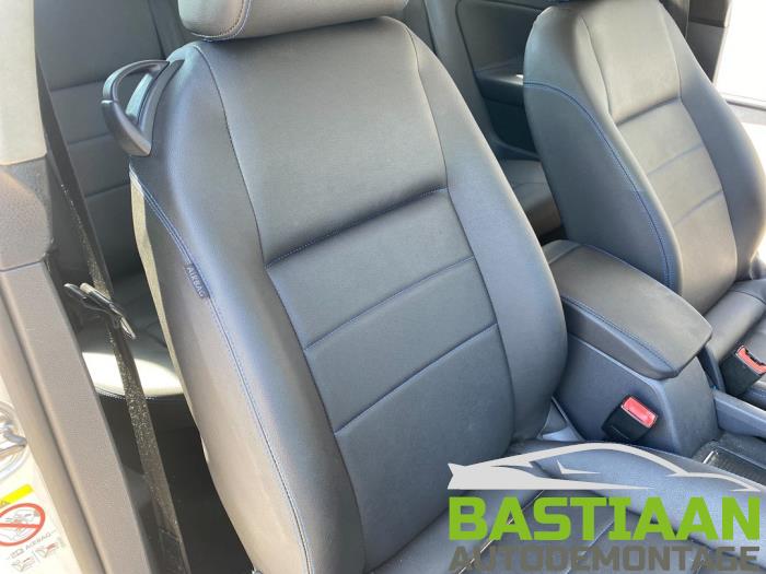 Volkswagen Golf V 1.6 FSI 16V Skrotfordon (2007, GRIJS)