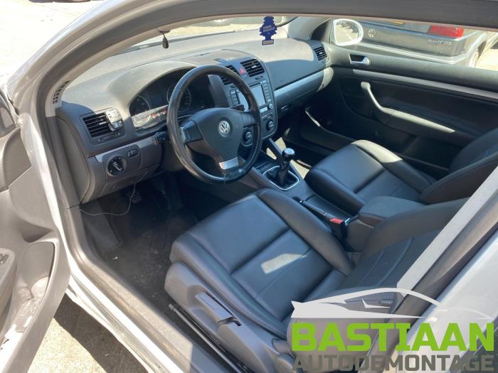 Volkswagen Golf V 1.6 FSI 16V Skrotfordon (2007, GRIJS)