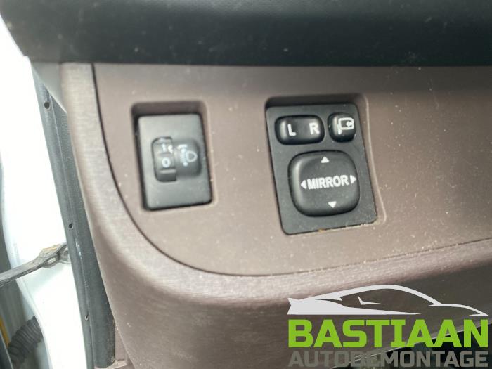 Toyota iQ 1.0 12V VVT-i Skrotfordon (2014)