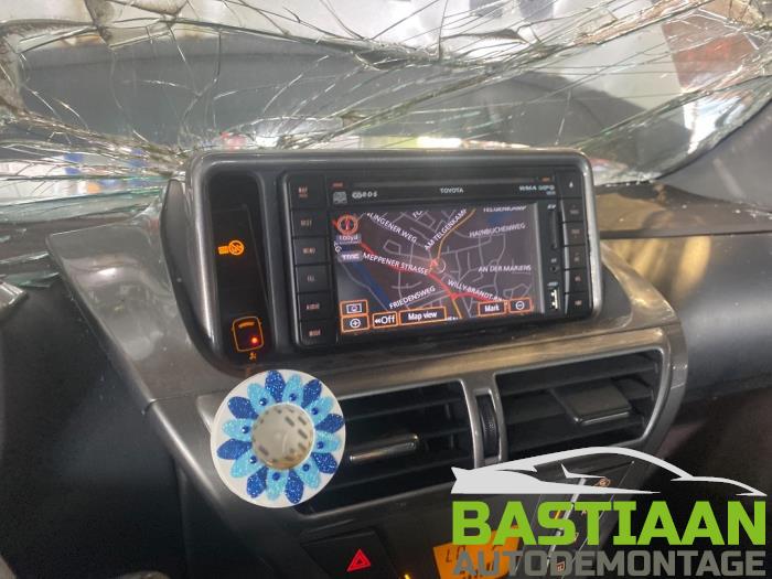 Toyota iQ 1.0 12V VVT-i Skrotfordon (2014)