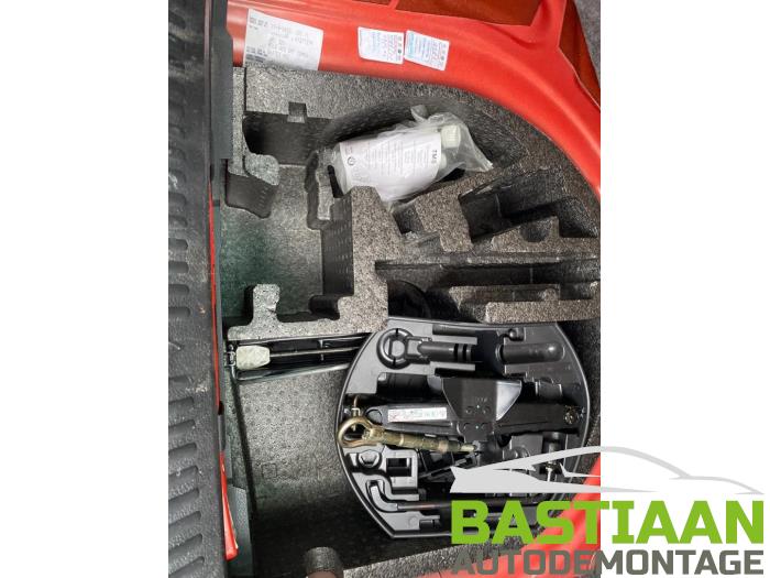 Volkswagen Polo V 1.6 TDI 16V 90 Skrotfordon (2010, ORANJE)