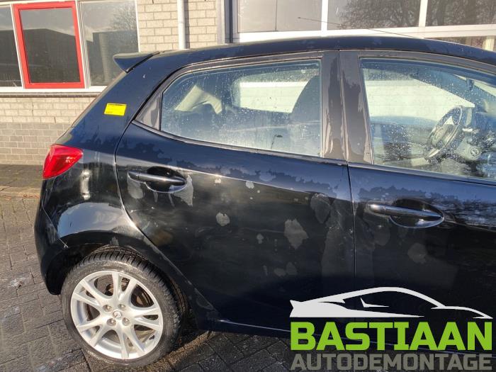 Mazda 2 1.3 16V S-VT Skrotfordon (2010, ZWART)