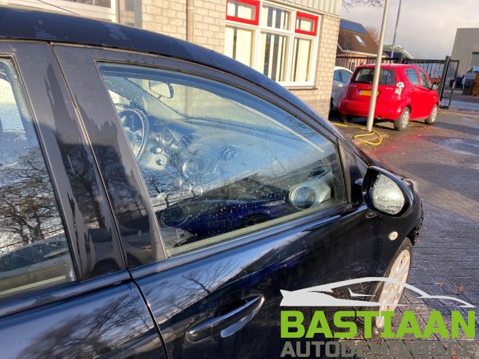 Mazda 2 1.3 16V S-VT Skrotfordon (2010, ZWART)