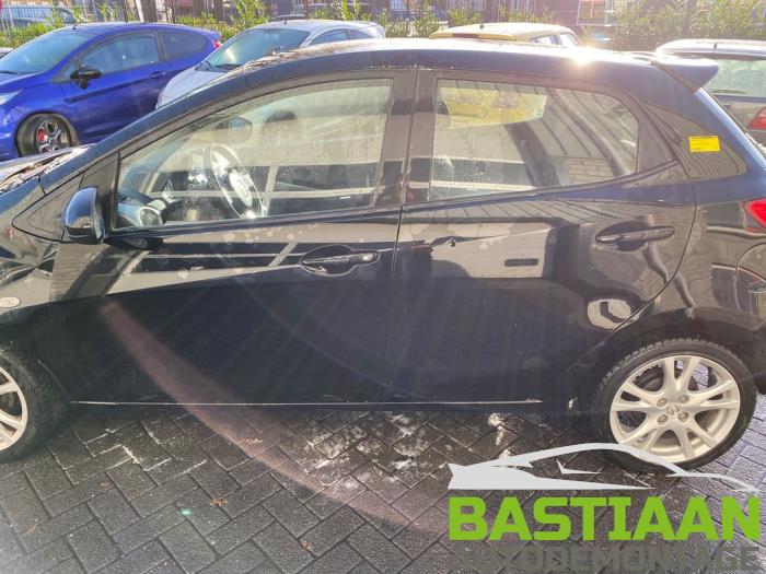 Mazda 2 1.3 16V S-VT Skrotfordon (2010, ZWART)