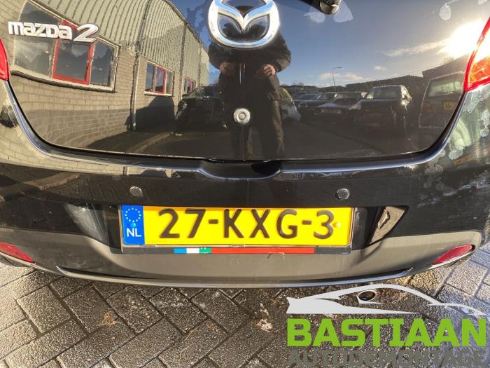 Mazda 2 1.3 16V S-VT Skrotfordon (2010, ZWART)