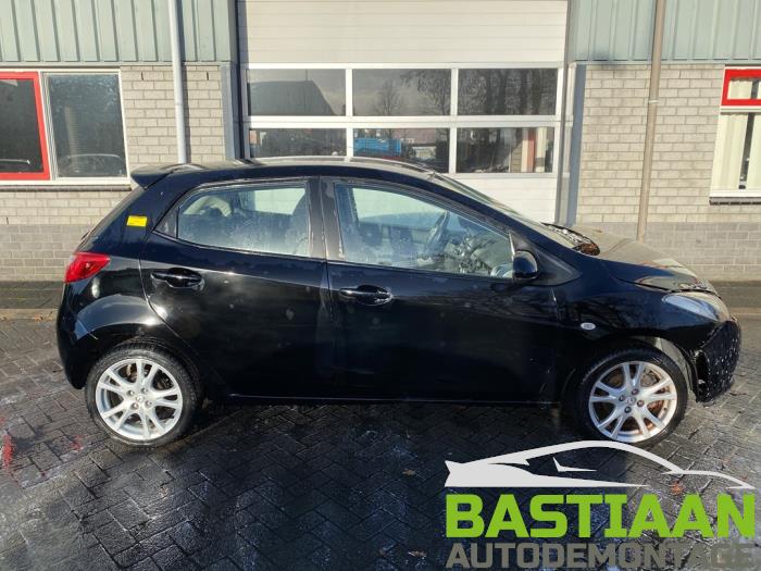 Mazda 2 1.3 16V S-VT Skrotfordon (2010, ZWART)