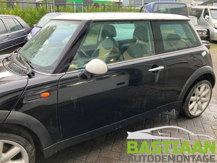 Mini Mini One/Cooper 1.6 16V Cooper Skrotfordon (2002, ZWART)