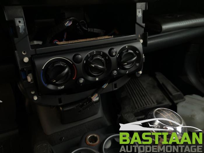 Mini Mini One/Cooper 1.6 16V Cooper Skrotfordon (2002, ZWART)