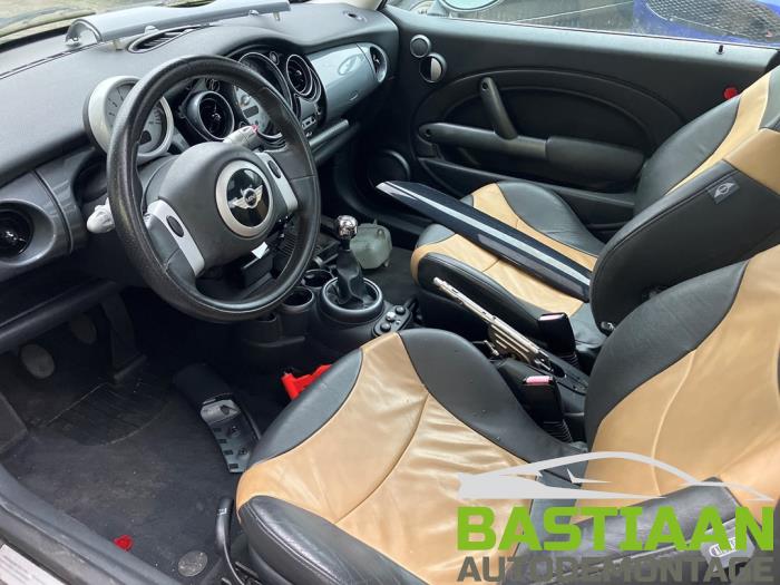 Mini Mini One/Cooper 1.6 16V Cooper Skrotfordon (2002, ZWART)