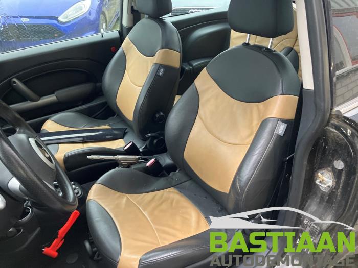 Mini Mini One/Cooper 1.6 16V Cooper Skrotfordon (2002, ZWART)