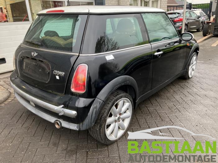 Mini Mini One/Cooper 1.6 16V Cooper Skrotfordon (2002, ZWART)