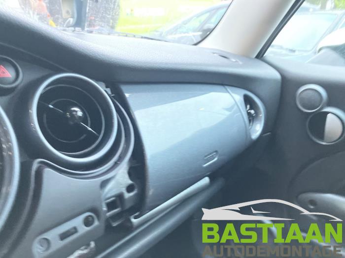 Mini Mini One/Cooper 1.6 16V Cooper Skrotfordon (2002, ZWART)