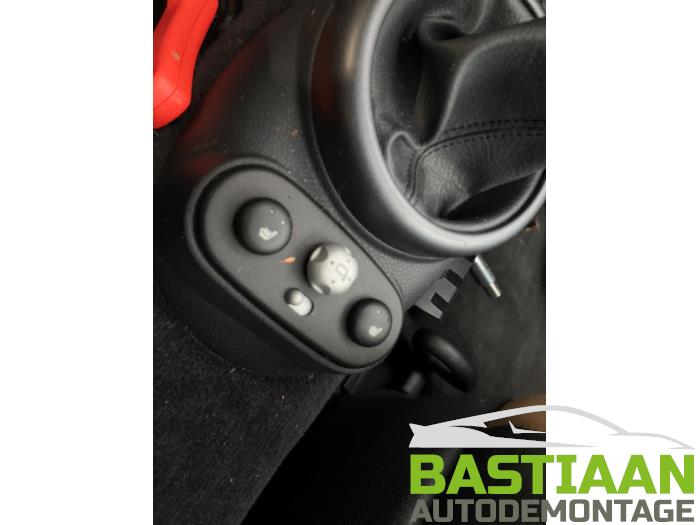 Mini Mini One/Cooper 1.6 16V Cooper Skrotfordon (2002, ZWART)