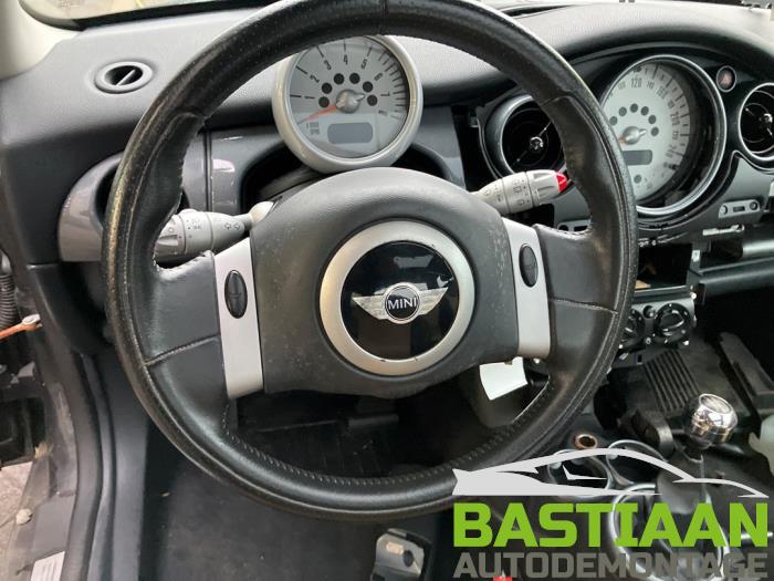 Mini Mini One/Cooper 1.6 16V Cooper Skrotfordon (2002, ZWART)