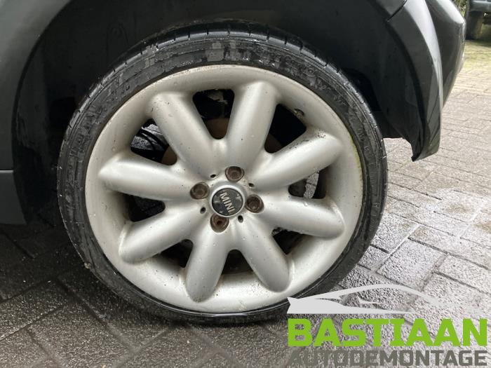 Mini Mini One/Cooper 1.6 16V Cooper Skrotfordon (2002, ZWART)