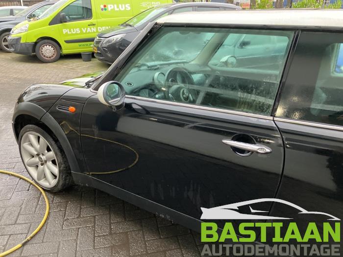Mini Mini One/Cooper 1.6 16V Cooper Skrotfordon (2002, ZWART)