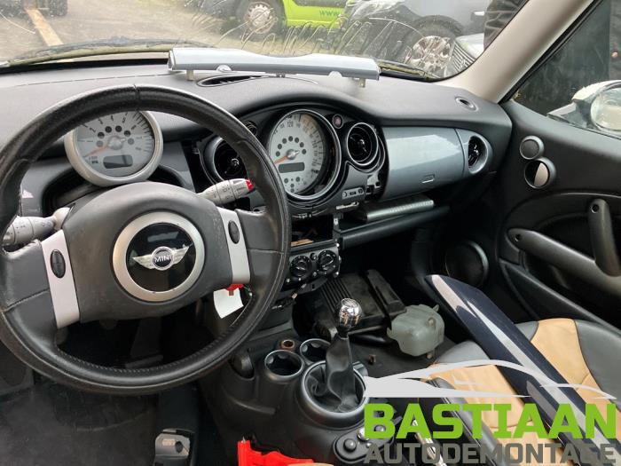 Mini Mini One/Cooper 1.6 16V Cooper Skrotfordon (2002, ZWART)