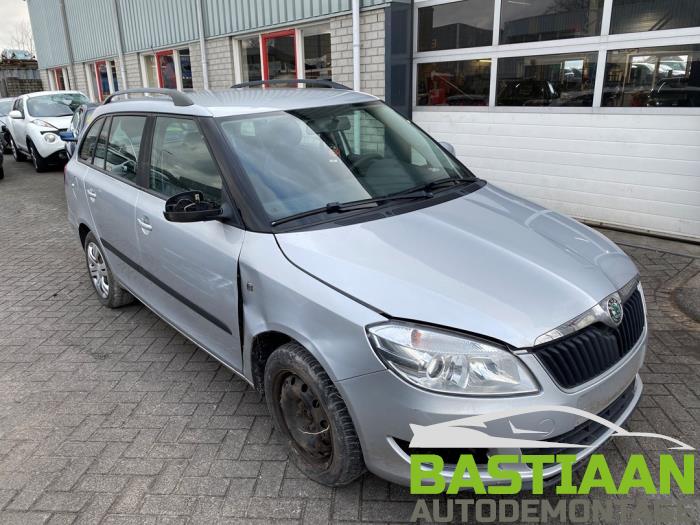 Skoda Fabia II Combi 1.2i 12V Samochód złomowany (2009, Szary)