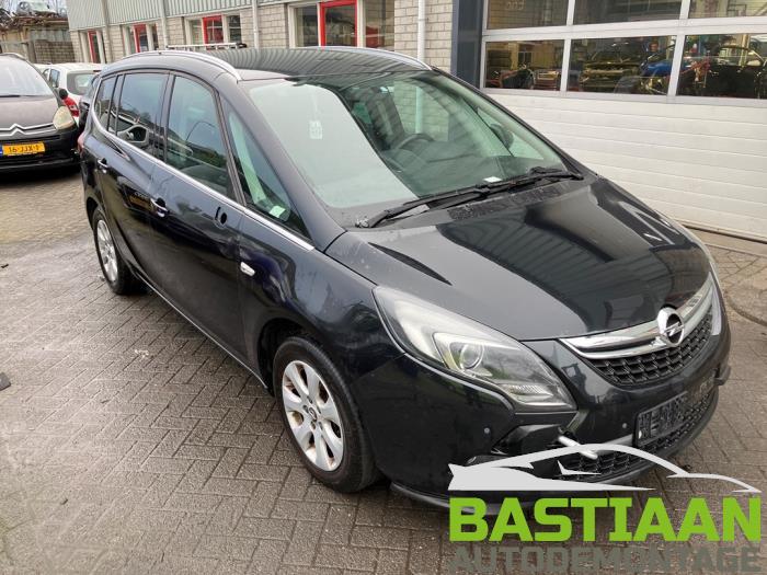 Opel Zafira Tourer 1.6 CDTI 16V ecoFLEX 136 Samochód złomowany (2013, Czarny)
