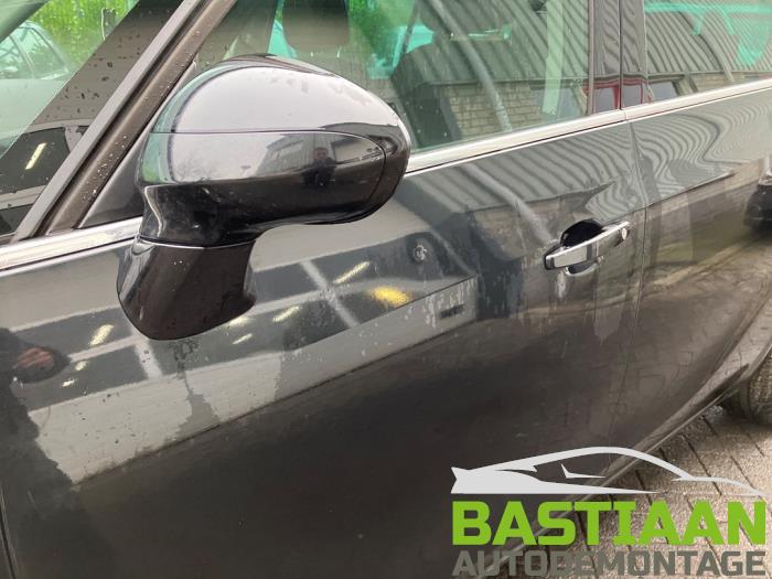 Opel Zafira Tourer 1.6 CDTI 16V ecoFLEX 136 Samochód złomowany (2013, Czarny)