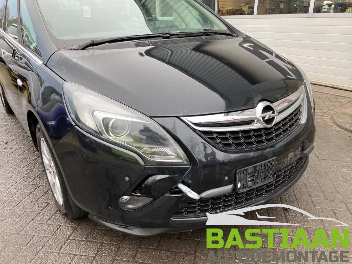 Opel Zafira Tourer 1.6 CDTI 16V ecoFLEX 136 Samochód złomowany (2013, Czarny)