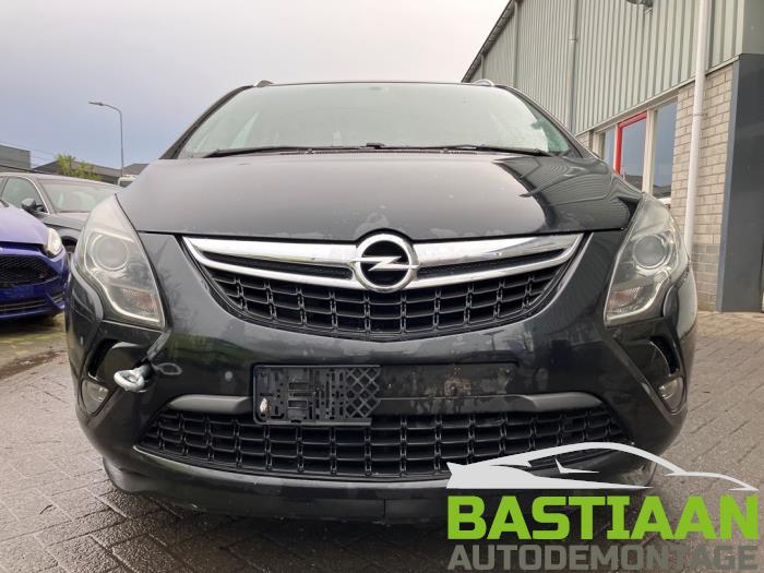 Opel Zafira Tourer 1.6 CDTI 16V ecoFLEX 136 Samochód złomowany (2013, Czarny)