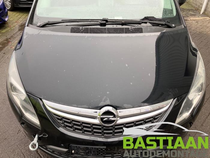 Opel Zafira Tourer 1.6 CDTI 16V ecoFLEX 136 Samochód złomowany (2013, Czarny)