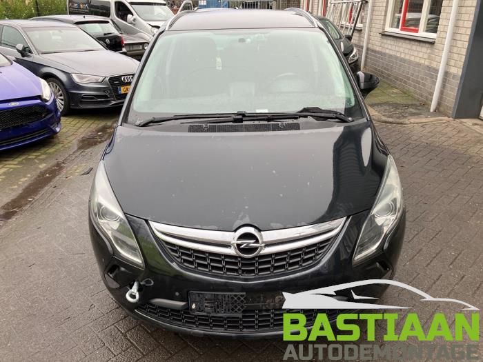 Opel Zafira Tourer 1.6 CDTI 16V ecoFLEX 136 Samochód złomowany (2013, Czarny)