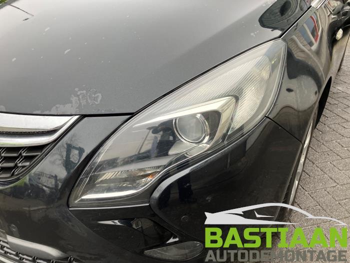 Opel Zafira Tourer 1.6 CDTI 16V ecoFLEX 136 Samochód złomowany (2013, Czarny)